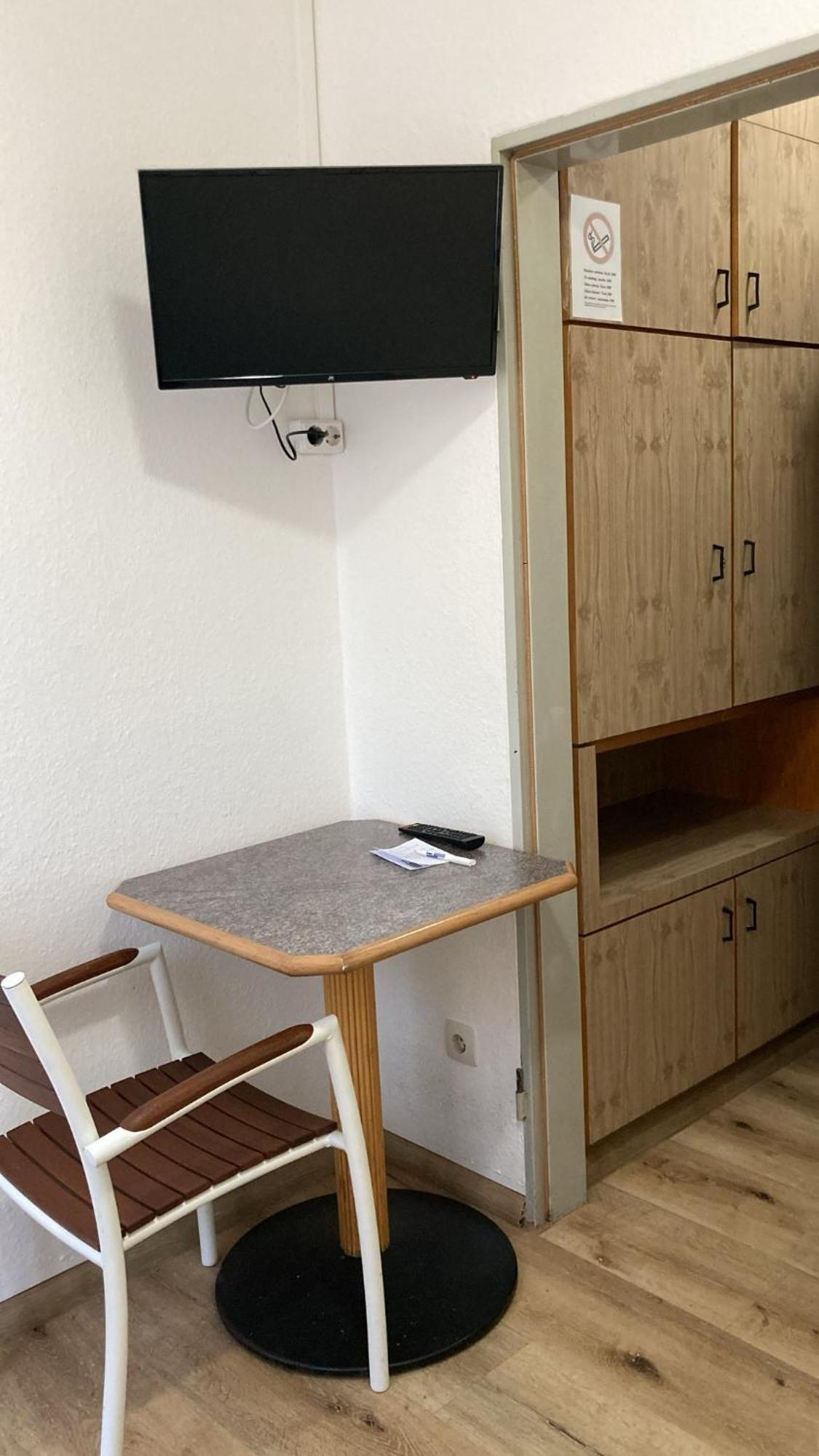 Pension Highway 3 Bielefeld Bagian luar foto