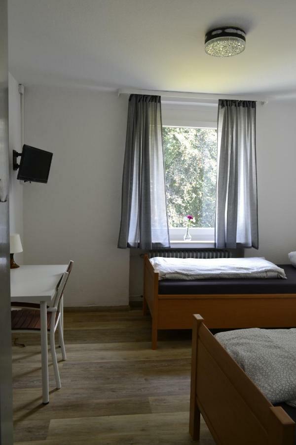 Pension Highway 3 Bielefeld Bagian luar foto